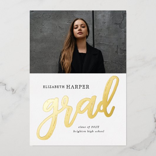 Moderne Grad Brush Script Foto Afstuderen Folie Uitnodiging (Voorkant)