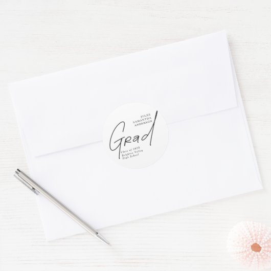 Moderne Grad Script Typografie Afstuderen Ronde Sticker (Envelop)