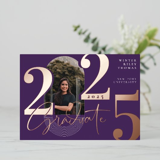 Moderne Graduate Script 2025 Concentrische Boog Fo Folie Uitnodiging (Staand Voorkant)
