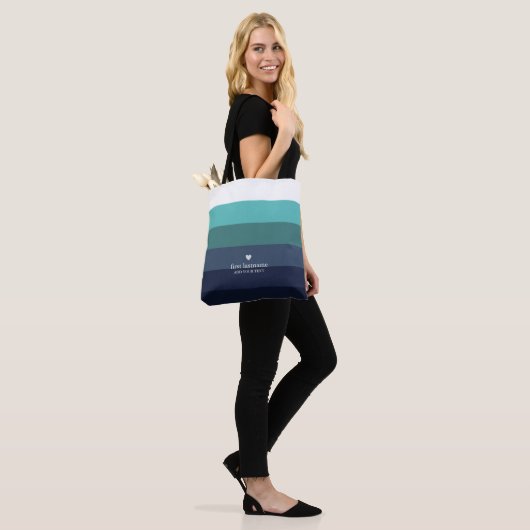 Moderne grafische strips met monogram tote bag (Op model)