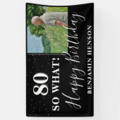 Moderne Grappige 80 Nou Ja 80ste Verjaardagsfeest Spandoek (Verticaal)