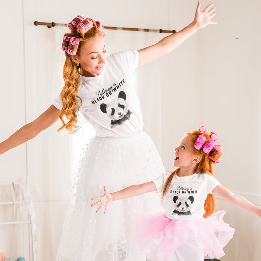 Moderne grappige panda zwart-wit met citaat t-shirt