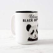 Moderne grappige panda zwart-wit met citaat tweekleurige koffiemok (Voorkant links)