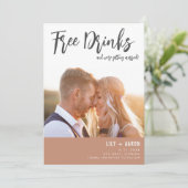 Moderne gratis Drinken Foto bruiloft Save The Date (Staand voorkant)