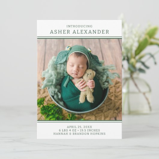 Moderne Green Boy Fotogeboorteaankondiging Kaart (Staand voorkant)