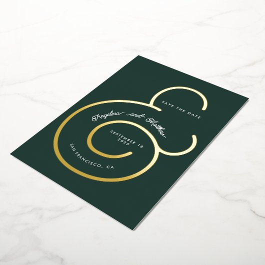 Moderne Green Script Ampersand Wedding Save Date Folie Uitnodiging (Gedraaid)
