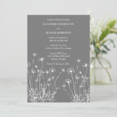 Moderne Grijs & Wit Wildflower Bruiloft Kaart (Staand voorkant)