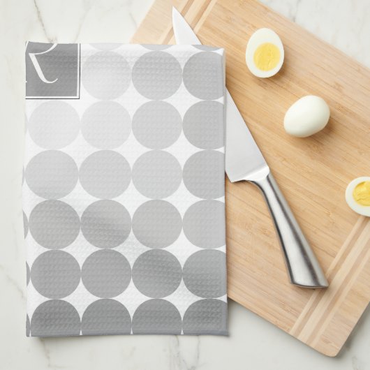 Moderne Grijze Cirkels Monogram Theedoek (Quarter Fold)