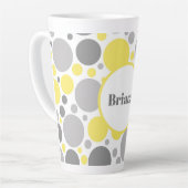 Moderne grijze en gele bellen op maat latte mok (Linkerhoek)