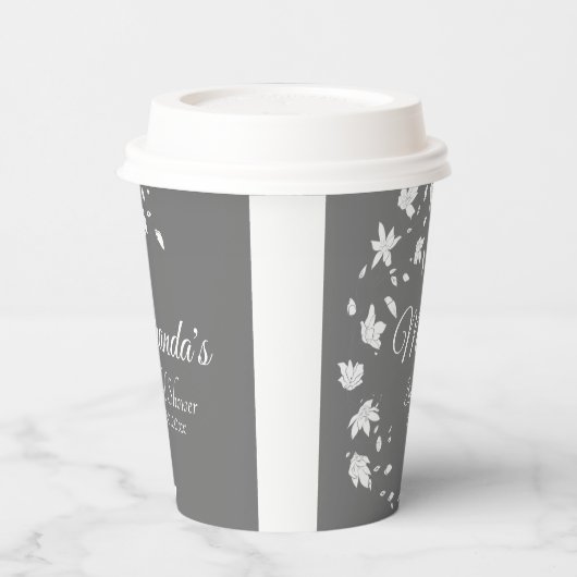 Moderne grijze en witte bloemige bruidsdouche papieren bekers (Links)