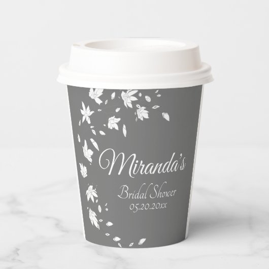 Moderne grijze en witte bloemige bruidsdouche papieren bekers (Achterkant)