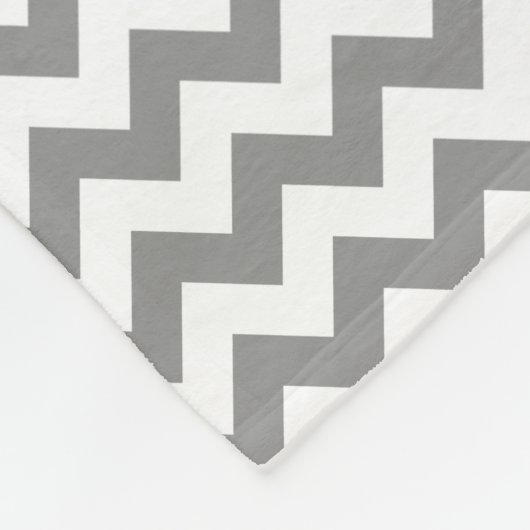 Moderne grijze en witte Chevron Zigzag Fleece Deken (Hoek)