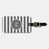 Moderne grijze en witte strepen Monogram naam Bagagelabel (Voorkant horizontaal)
