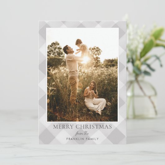 Moderne grijze geruite kerstkaart met foto (Staand voorkant)