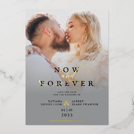 Moderne grijze gradiënt Elegant Fotoscript bruilof Folie Uitnodiging (Voorkant)