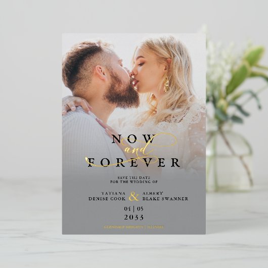 Moderne grijze gradiënt Elegant Fotoscript bruilof Folie Uitnodiging (Staand Voorkant)