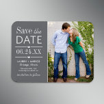 Moderne grijze harten trouwfoto save the date magneet<br><div class="desc">Moderne magneet voor save the date met een ontwerp met gemengde typografie,  gegolfde randen en hartaccenten. Personaliseer met uw trouwdetails en een favoriete verlovingsfoto.</div>
