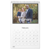 Moderne grijze multi-fotofamilie en vrienden op ma kalender (Feb 2026)