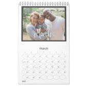Moderne grijze multi-fotofamilie en vrienden op ma kalender (Mar 2026)
