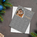 Moderne Grijze Sneeuwvlok Foto Magnetische Kalende<br><div class="desc">Magnetische kaartenkalender met foto en kerstgroet. Bevat uw geselecteerde foto samen met aangepaste begroeting en 2025-kalender op een winterse sneeuwvlokken achtergrond.</div>