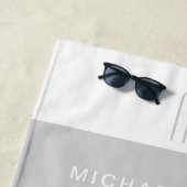 Moderne Grijze Strepen Monogram Strandlaken (In situ)