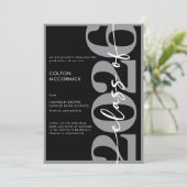Moderne grijze typografie afstudeeraankondiging kaart (Staand voorkant)