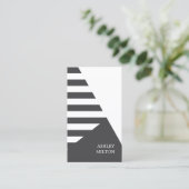 Moderne grijze witte geometrische Stripesconsultan Visitekaartje (Staand voorkant)