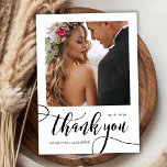Moderne grillige enorme gouden script 2 foto bruil bedankkaart<br><div class="desc">Moderne grillige boho enorme gouden kalligrafie script 2 foto bruiloft dank u kaart. Stijlvolle chique bruiloft dank u sjabloon met een volledige verticale foto op de voorkant met de tekst "Thank You" in een grillige wervelende hand belettering typografie swash tail brush font script in zwart-wit. Aan de achterkant pre-made dank...</div>