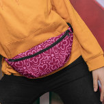 Moderne grillige rode roze bloem hart doedel heuptasje<br><div class="desc">Modern Whimsical Red Pink Flower Heart Doodle Patterm Fanny Pack heeft een eigentijds bloem- en hart doodle patroon in rood en roze. Fantastisch als cadeau voor familie en vrienden voor verjaardags-,  kerst-,  feestdagen- en meer. Creëer door Evco Studio www.zazzle.com/store/evcostudio</div>