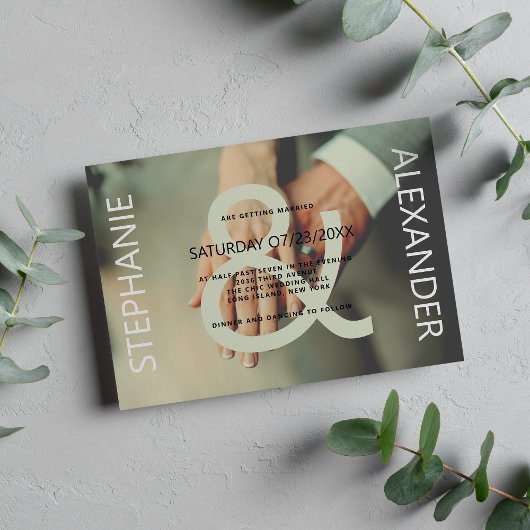 Moderne, groene, aangepaste foto ampersand bruilof kaart