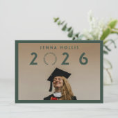 Moderne Groene Afstudeer Jaar Foto Afstuderen Kaart (Staand voorkant)