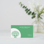 Moderne groene boom laat sociaal werk over visitekaartje (Staand voorkant)