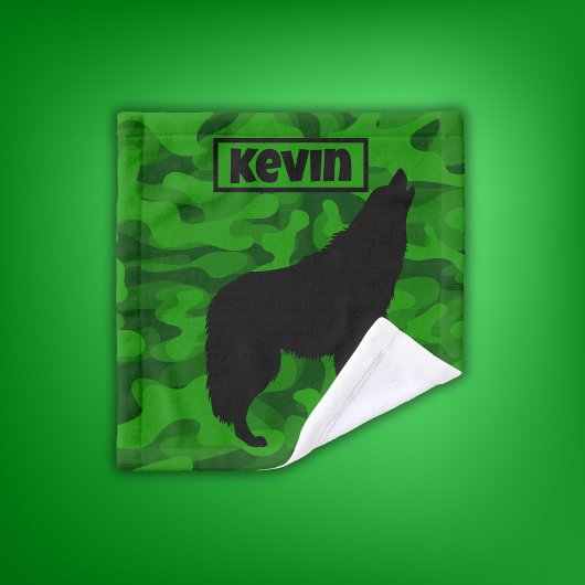 Moderne Groene Camo Zwart Wolf Silhouet Monogram | Bad Handdoek