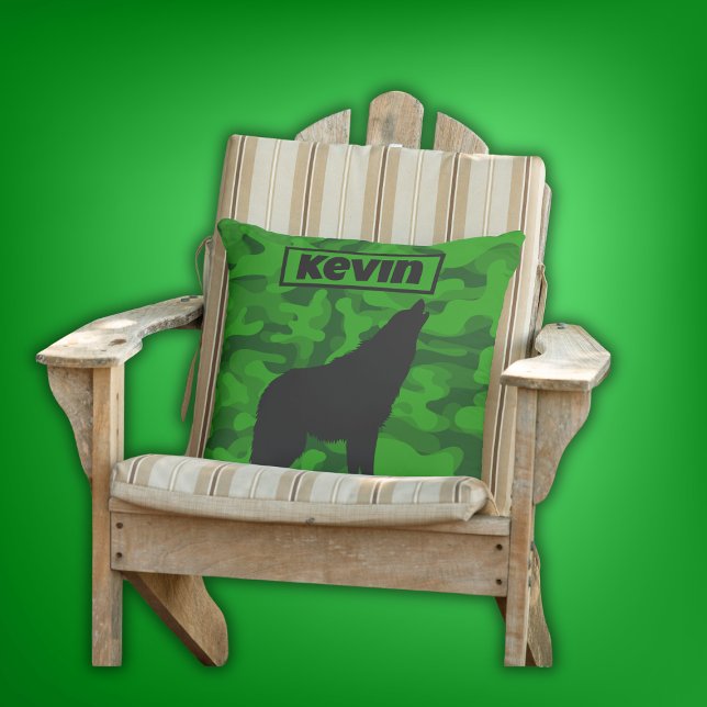 Moderne Groene Camo Zwart Wolf Silhouet Monogram | Buitenkussen (Creator heeft geüpload)