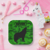 Moderne Groene Camo Zwart Wolf Silhouet Monogram | Papieren Bordje (Feest)