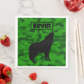Moderne Groene Camo Zwart Wolf Silhouet Monogram | Servet (Insitu)