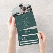 Moderne groene casual initialen foto bruiloft all in one uitnodiging (Afscheurbaar)