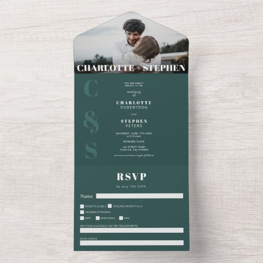 Moderne groene casual initialen foto bruiloft all in one uitnodiging (Binnen)