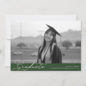 Moderne Groene Elegante Script Foto Afstuderen Kaart (Voorkant)