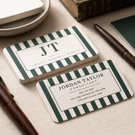 Moderne groene gestreepte monogram visitekaartje