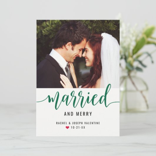 Moderne groene 'Getrouwd en vrolijk' trouwfoto Feestdagenkaart (Staand voorkant)