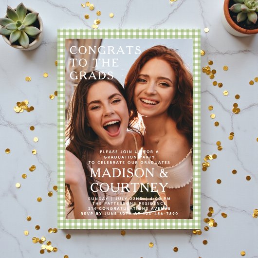 Moderne Groene Gingham Fotoafstudeerfeest Acryl Uitnodigingen
