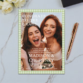 Moderne Groene Gingham Fotoafstudeerfeest Acryl Uitnodigingen