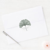 Moderne Groene Ginkgo Monogram Trouwdag Ronde Sticker (Envelop)