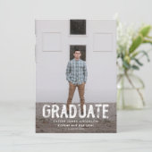 Moderne groene grungy foto afstudeeraankondiging kaart (Staand voorkant)