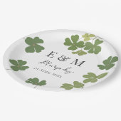 Moderne Groene Ierse Leaf Clover Wedding Papieren Bordje (Gekanteld)