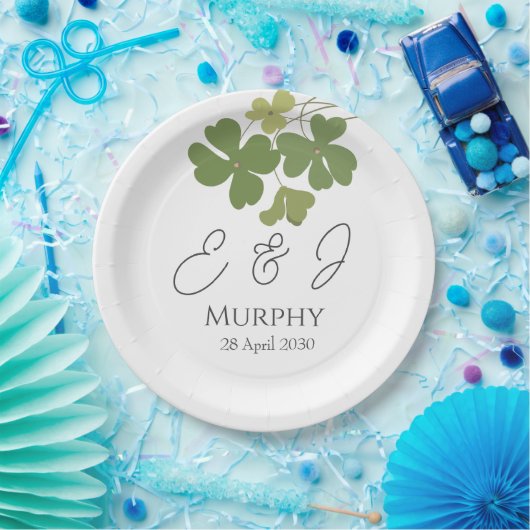 Moderne Groene Ierse Leaf Clover Wedding Papieren Bordje (Feest)