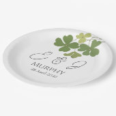 Moderne Groene Ierse Leaf Clover Wedding Papieren Bordje (Gekanteld)