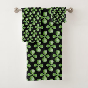 Moderne groene jade boombladeren op zwart bad handdoek