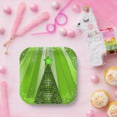 Moderne groene kerstboom met ster papieren bordje (Feest)